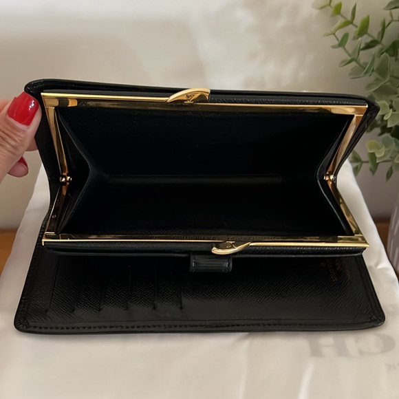 Authentic 💯 LV Black Epi Kisslock Wallet - Picture 8 of 12